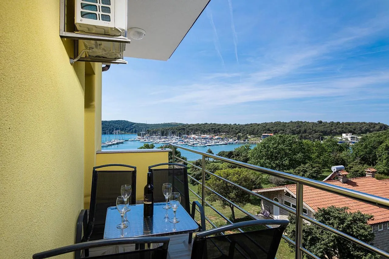 Apartments Ivan Mit Meerblick Pomer